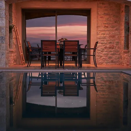 Beachfront Alassa With Private Pools Kotronion (West Mani)