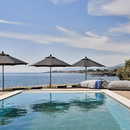 Beachfront Alassa With Private Pools Kotronion (West Mani)