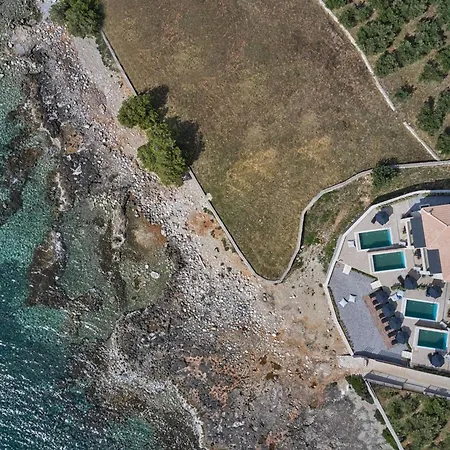 Beachfront Alassa With Private Pools Kotronion (West Mani)