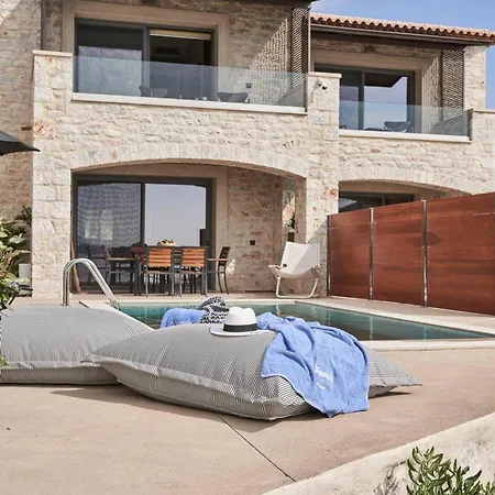 Beachfront Alassa With Private Pools Вилла Kotronion (West Mani)