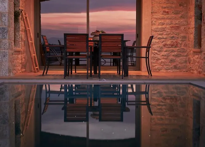 Beachfront Alassa With Private Pools Kotronion (West Mani)