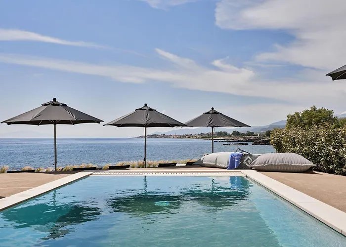 Beachfront Alassa With Private Pools Kotronion (West Mani)