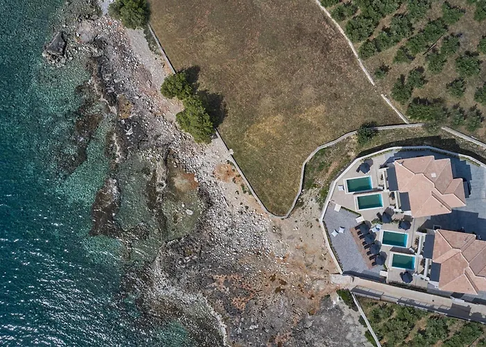 Beachfront Alassa With Private Pools Kotronion (West Mani)